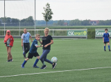 Laatste training S.K.N.W.K. JO10-1 (partijtje tegen de ouders) van woensdag 22 mei 2024 (131/133)